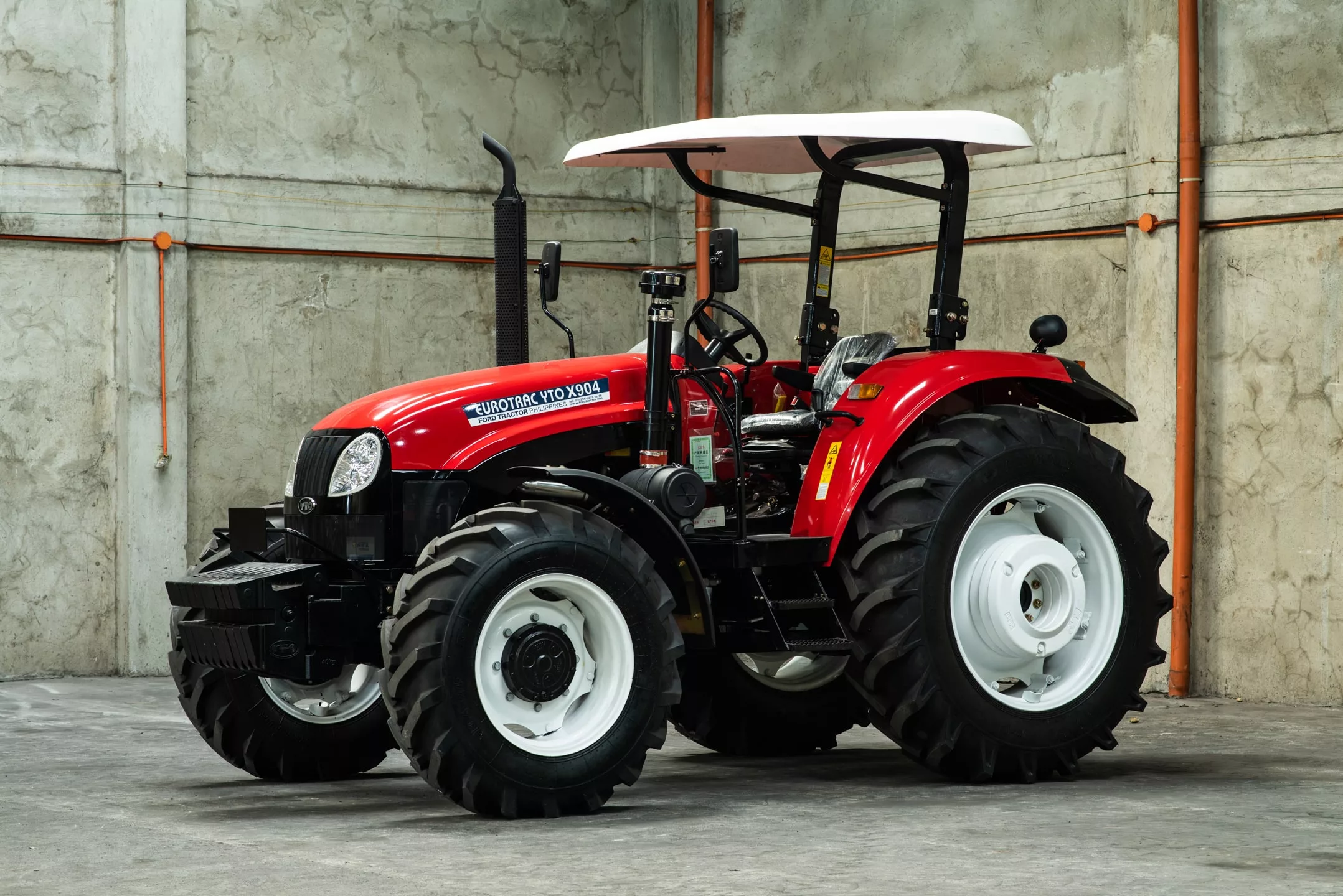 Farm tractor