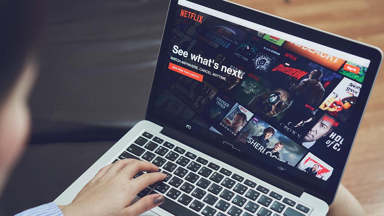 How to use Netflix Party for movie nights with friends?