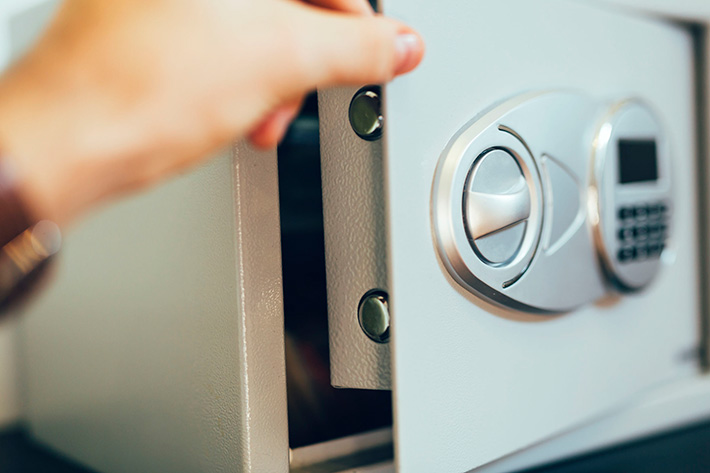 Safe locksmith in dubai
